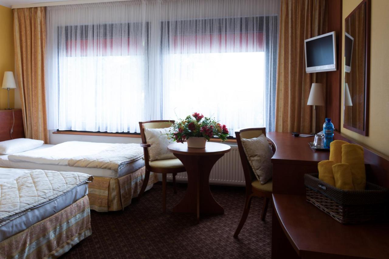 Hotel Astra Tajemniczy Ogrod بوزنان المظهر الخارجي الصورة