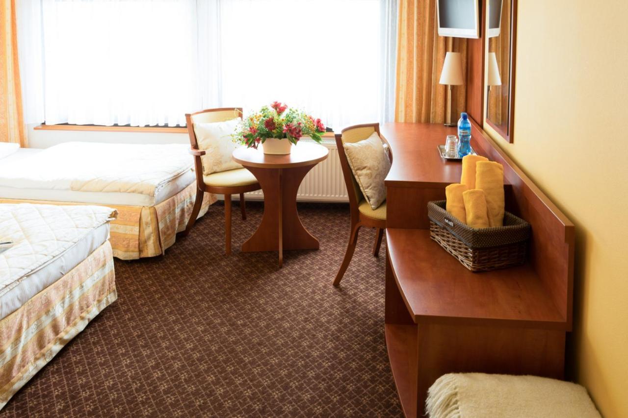 Hotel Astra Tajemniczy Ogrod بوزنان المظهر الخارجي الصورة