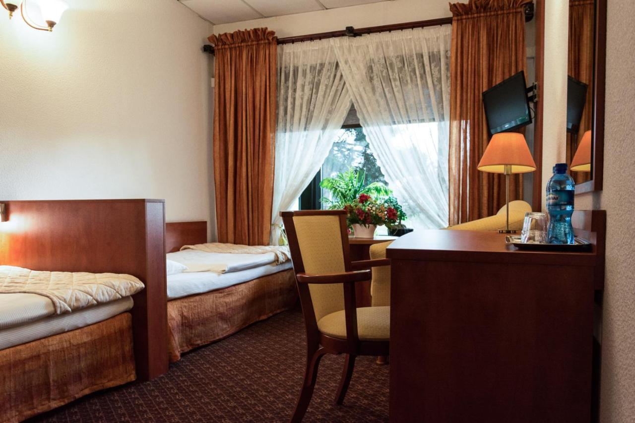 Hotel Astra Tajemniczy Ogrod بوزنان المظهر الخارجي الصورة