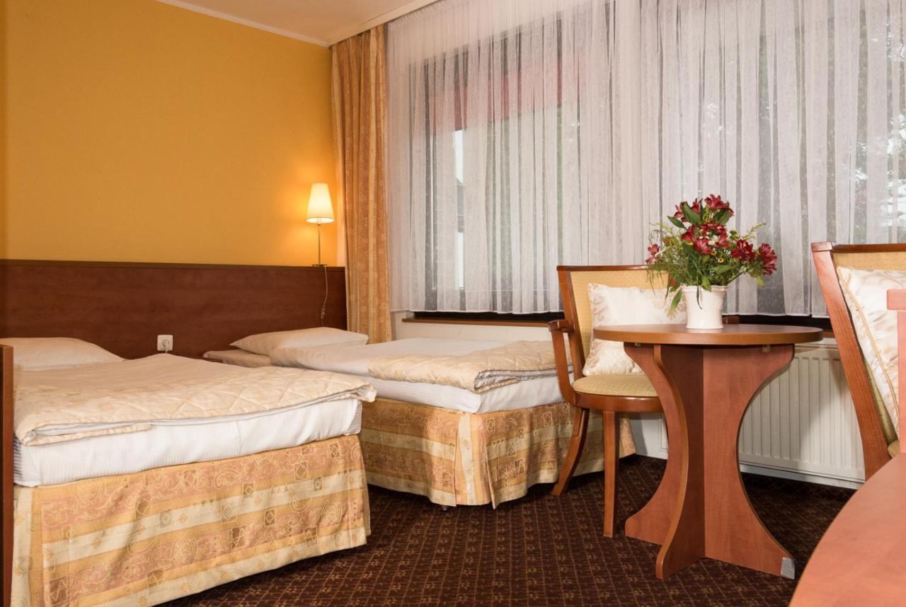 Hotel Astra Tajemniczy Ogrod بوزنان المظهر الخارجي الصورة