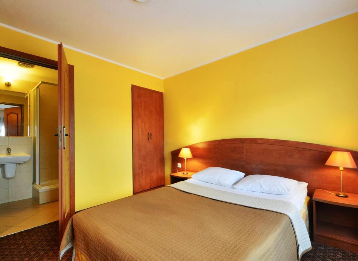 Hotel Astra Tajemniczy Ogrod بوزنان المظهر الخارجي الصورة